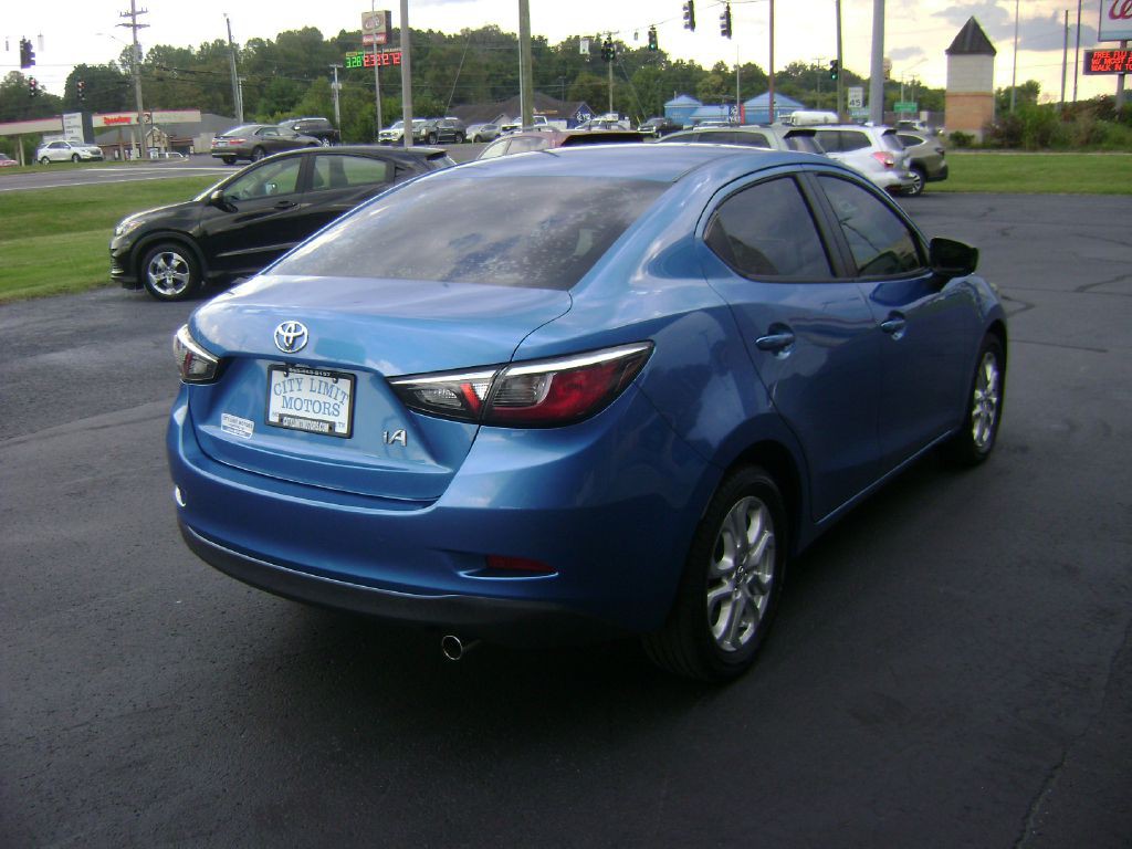 2017 Toyota Yaris Image 7