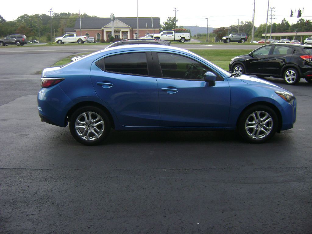 2017 Toyota Yaris Image 8