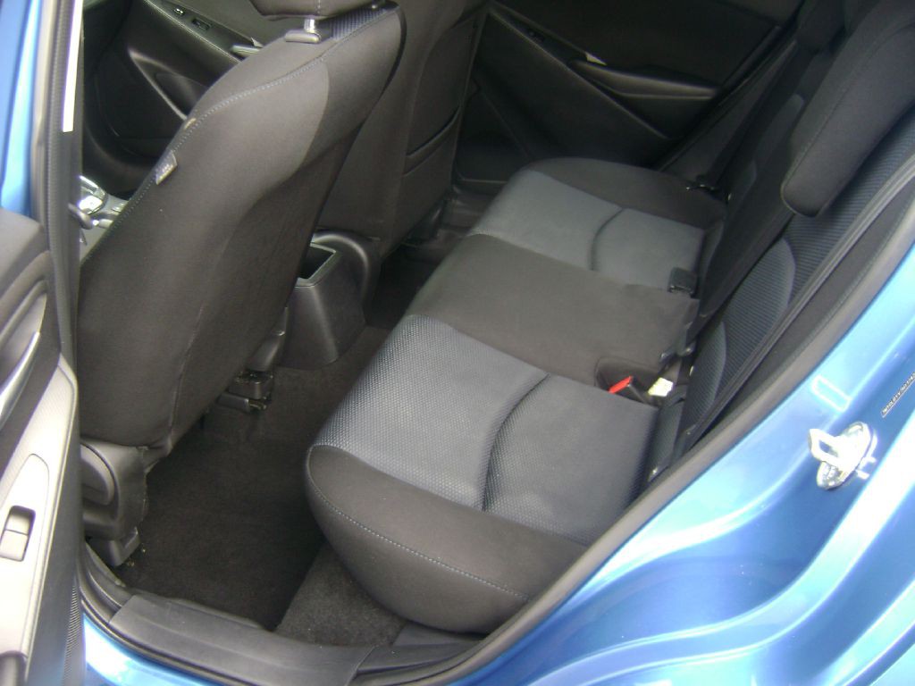 2017 Toyota Yaris Image 11