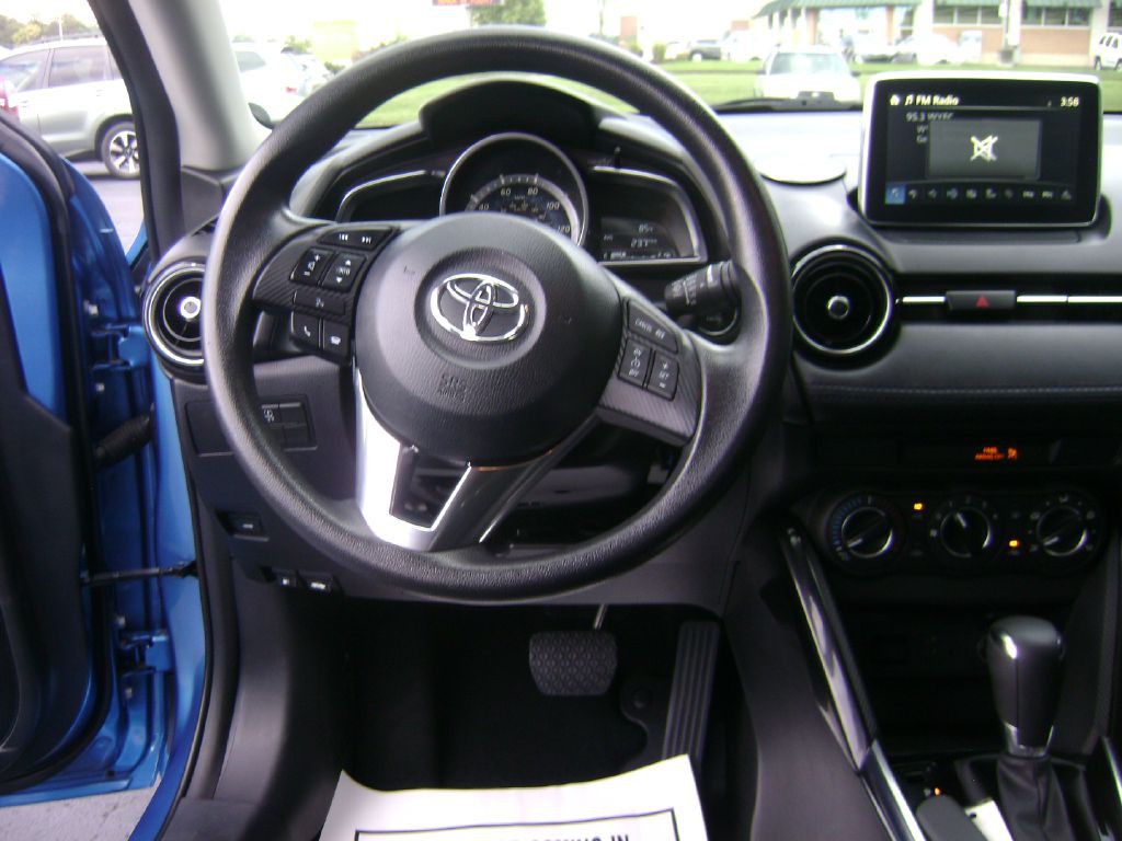 2017 Toyota Yaris Image 12