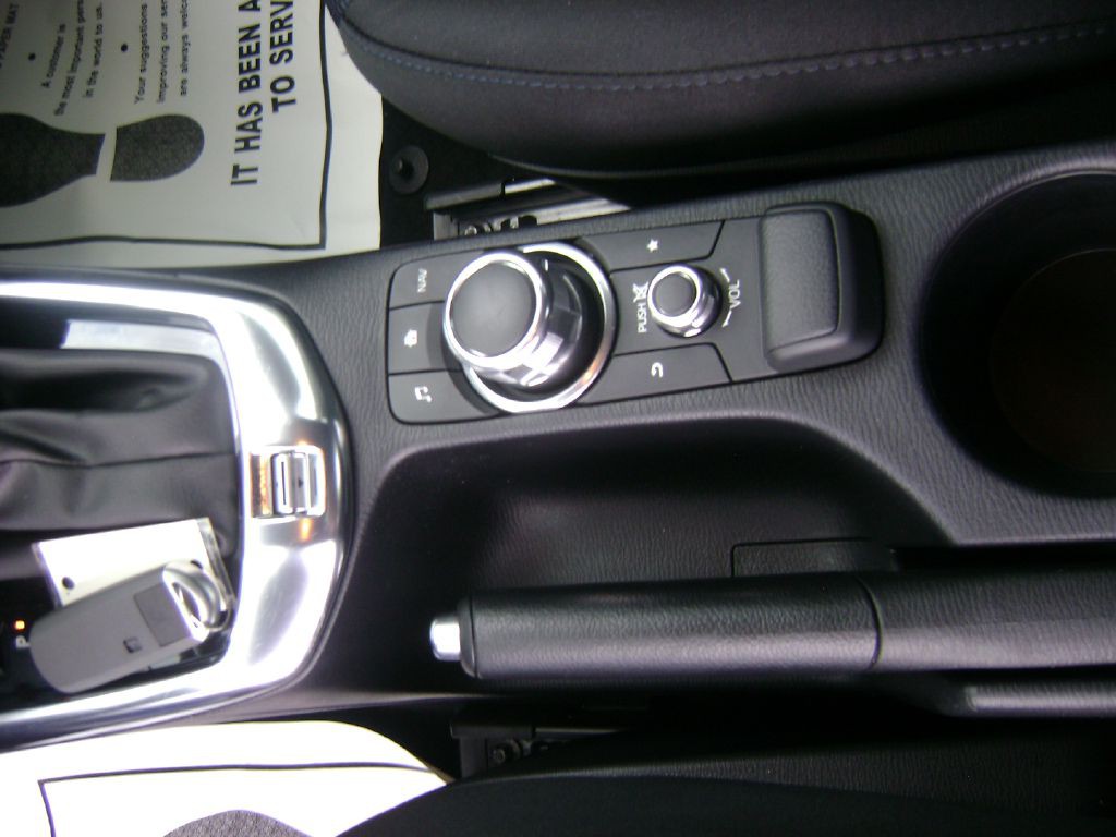 2017 Toyota Yaris Image 13