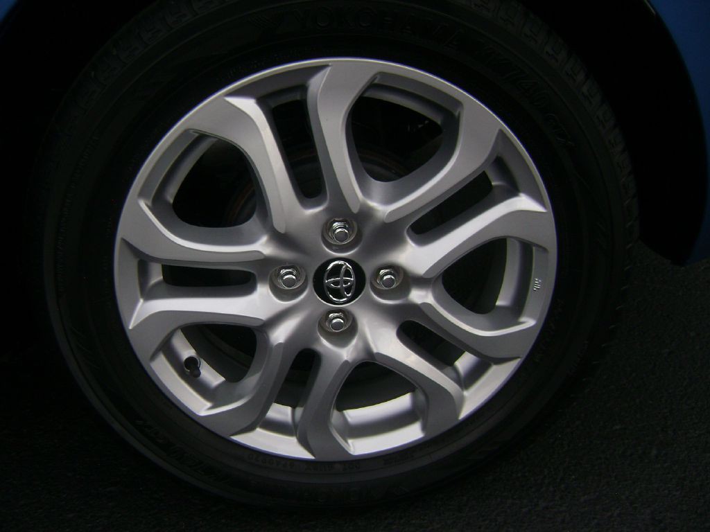 2017 Toyota Yaris Image 15