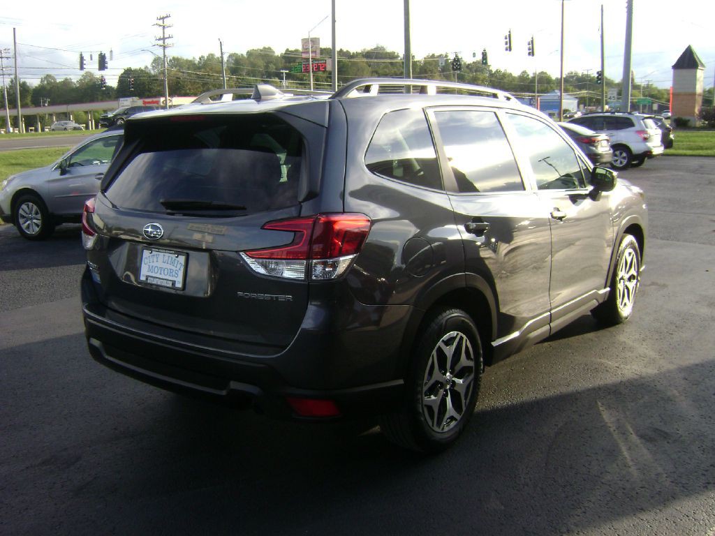 2022 Subaru Forester Image 7