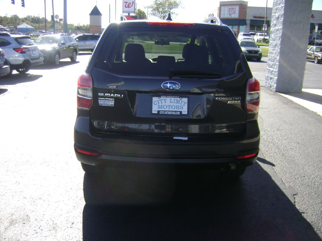 2016 Subaru Forester Image 6