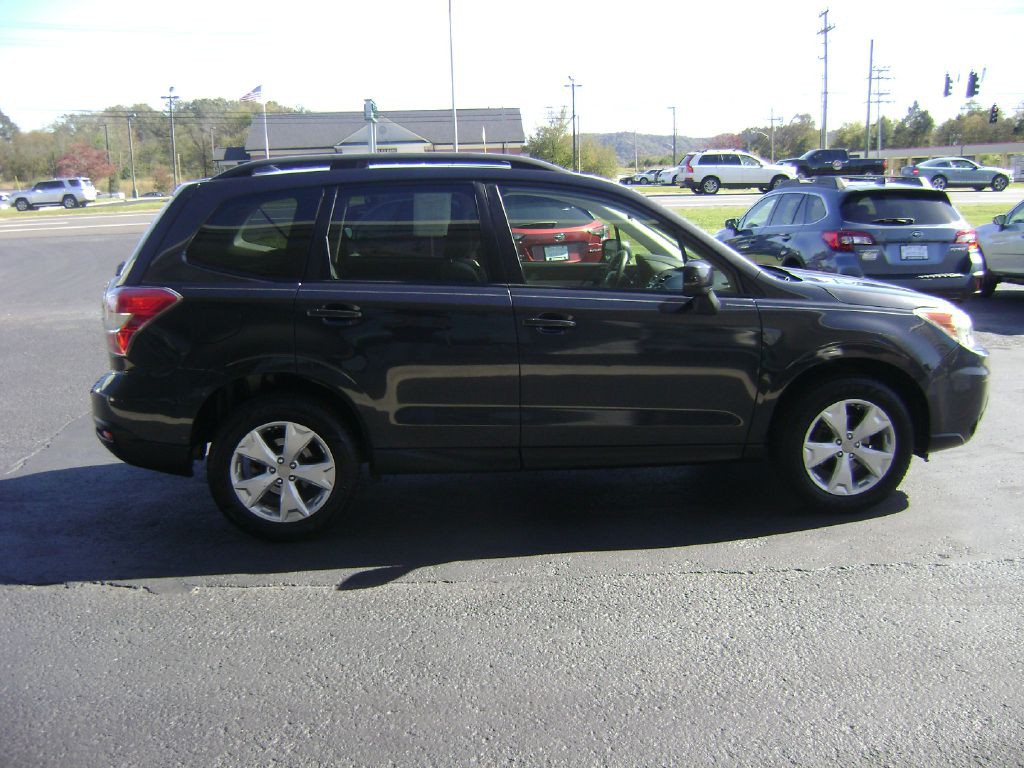 2016 Subaru Forester Image 8