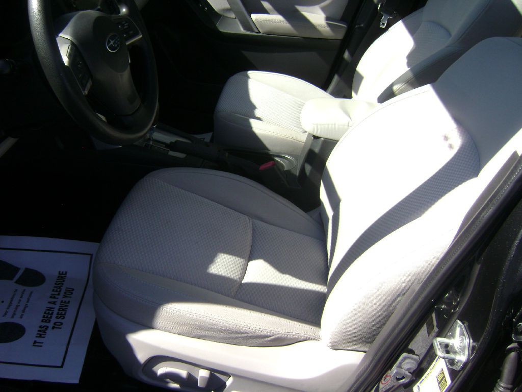 2016 Subaru Forester Image 9