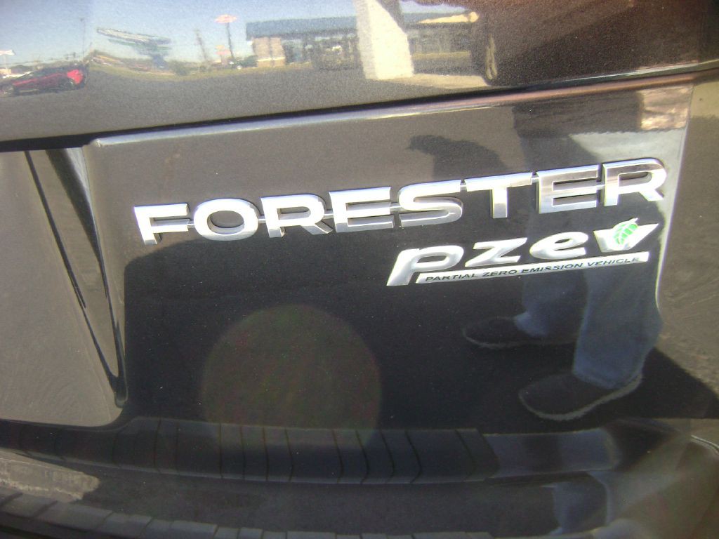 2016 Subaru Forester Image 17
