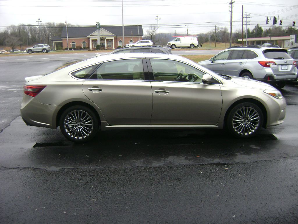 2018 Toyota Avalon Image 8