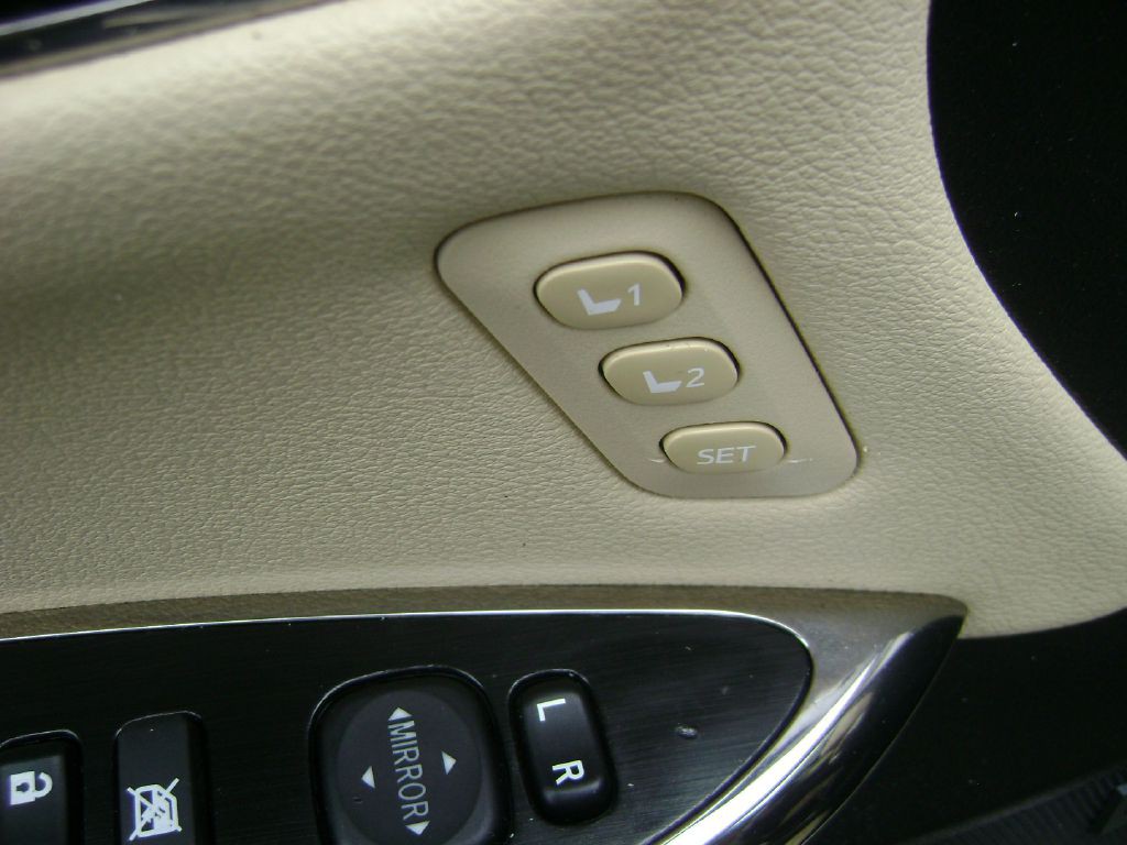 2018 Toyota Avalon Image 13