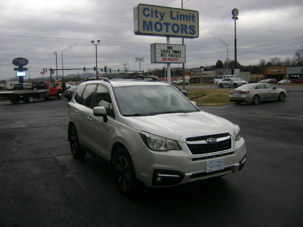 2017 Subaru Forester Image 1