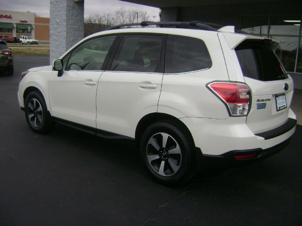 2017 Subaru Forester Image 5