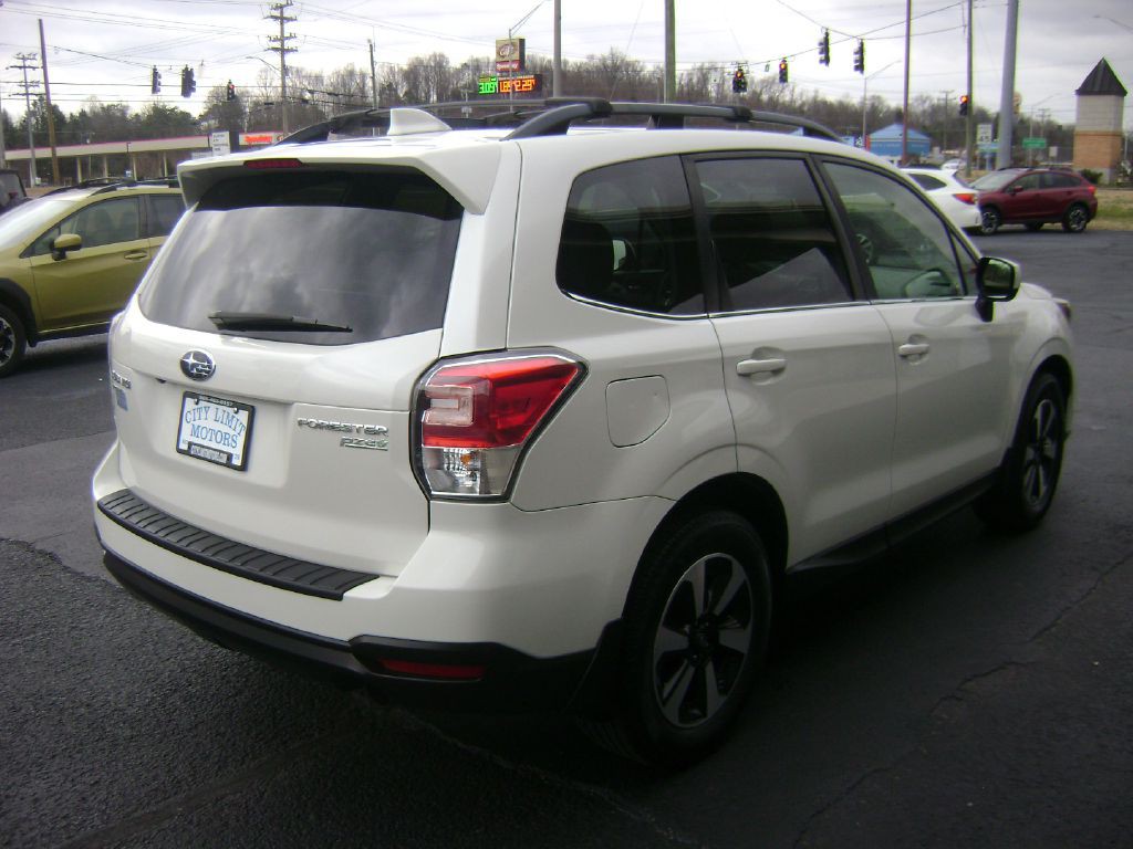 2017 Subaru Forester Image 7