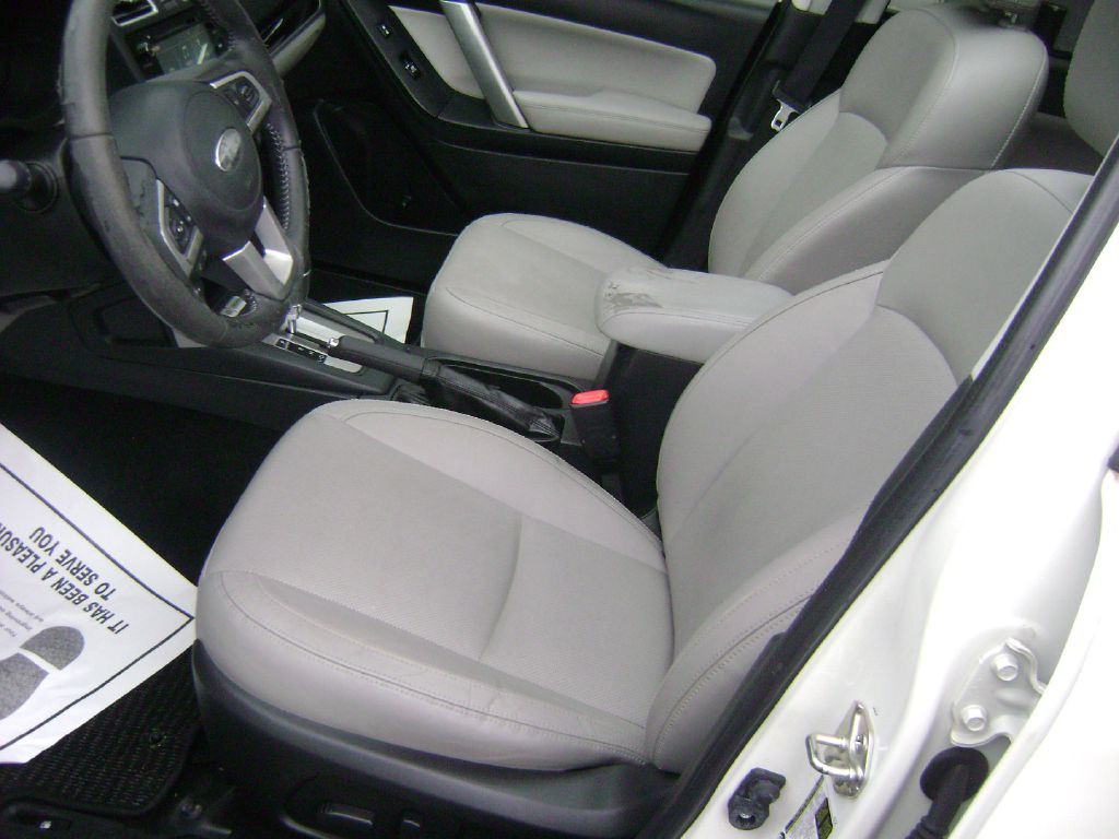 2017 Subaru Forester Image 9