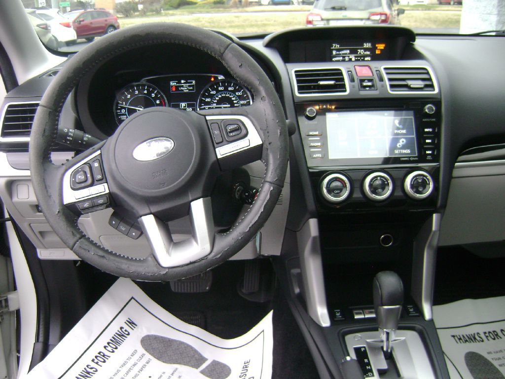 2017 Subaru Forester Image 13