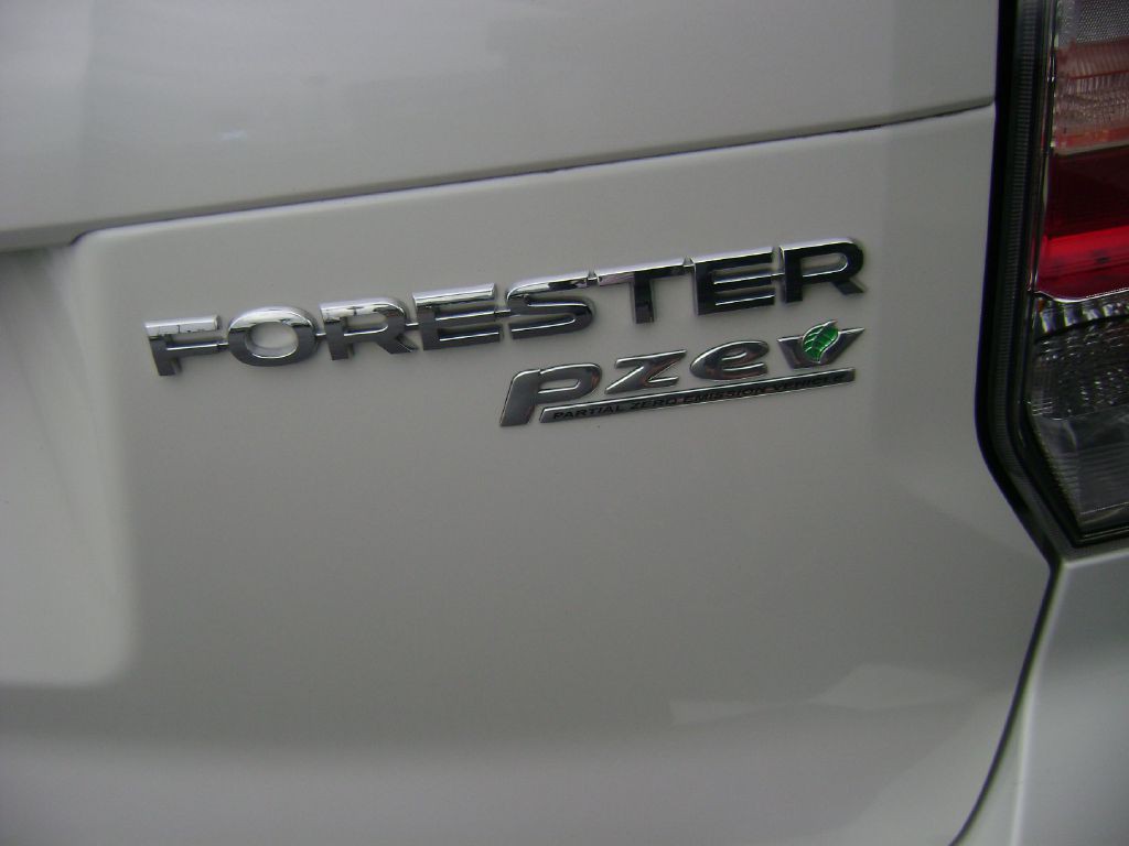 2017 Subaru Forester Image 16