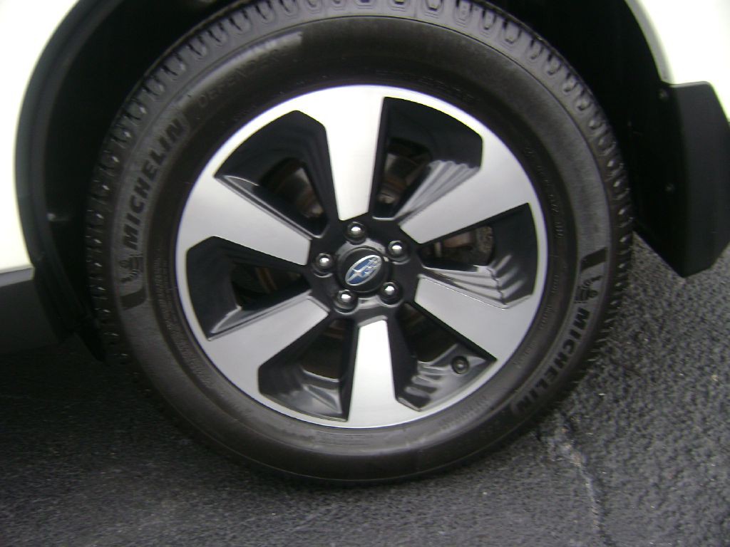 2017 Subaru Forester Image 18