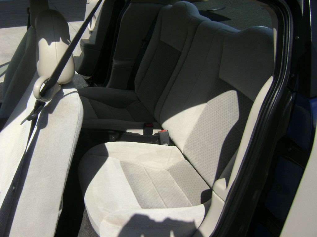 2005 Saturn ION Image 11