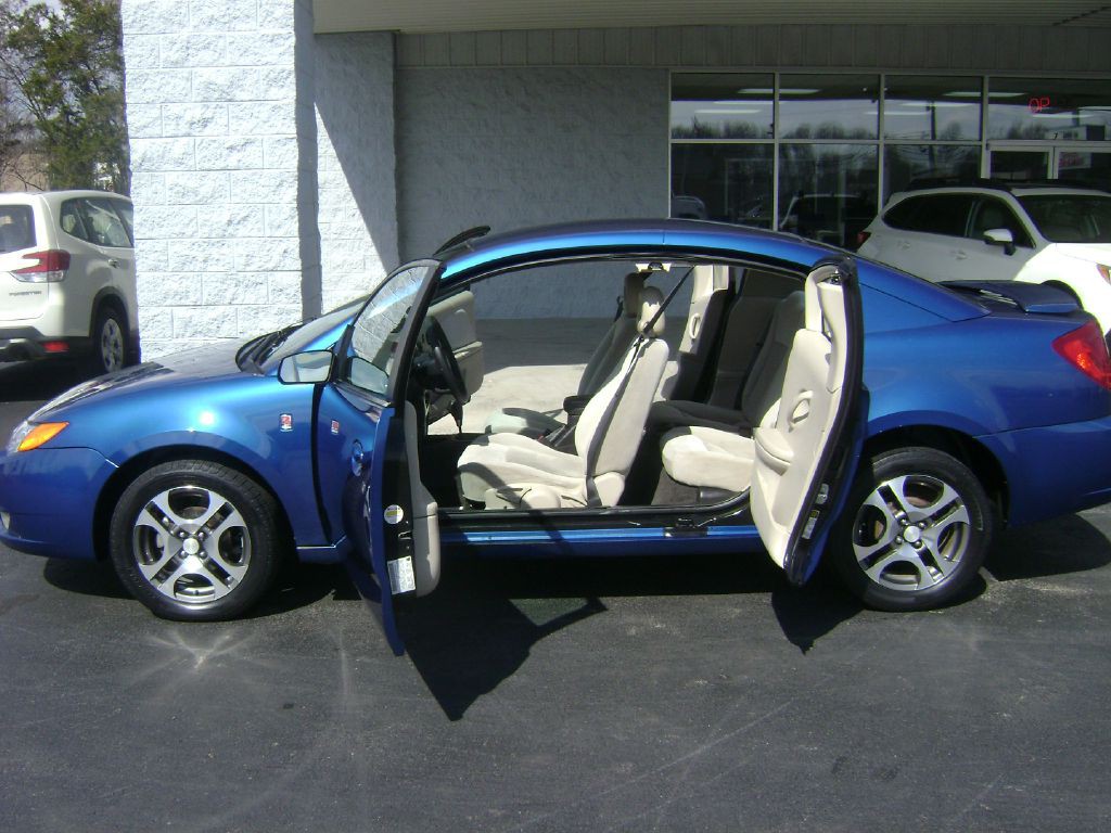 2005 Saturn ION Image 12