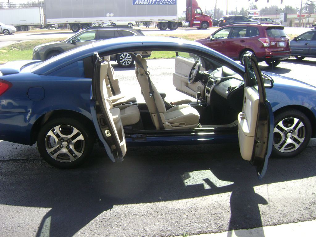 2005 Saturn ION Image 13