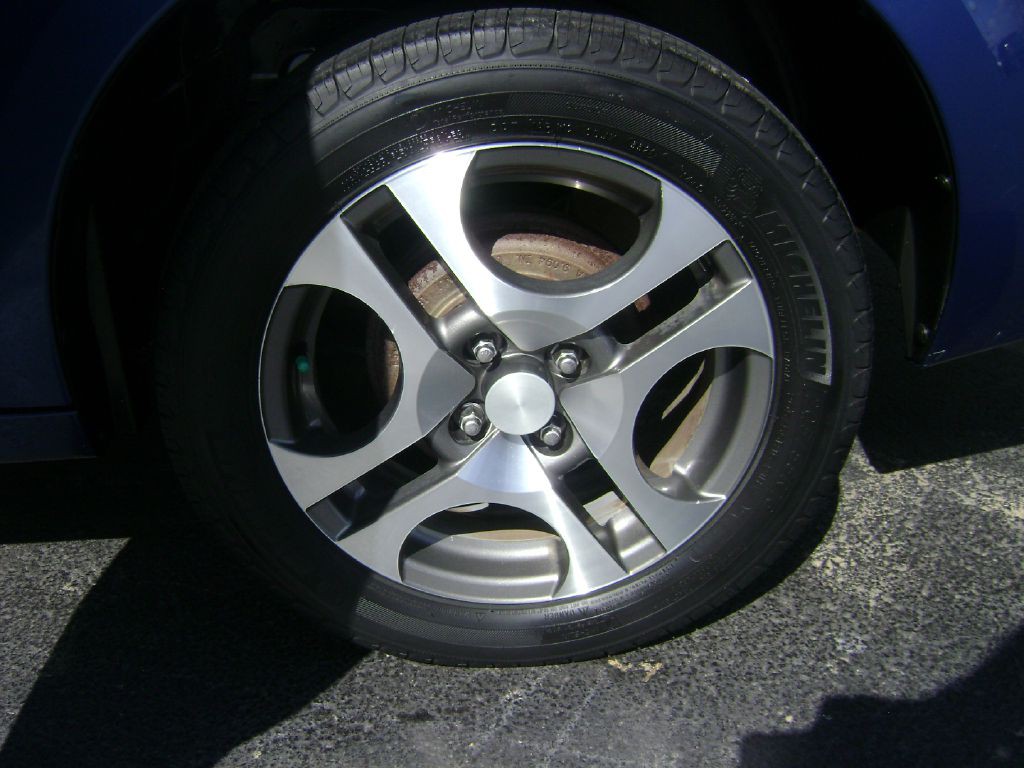 2005 Saturn ION Image 16