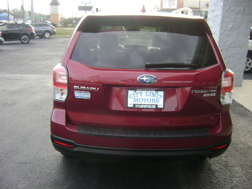 2017 Subaru Forester Image 6