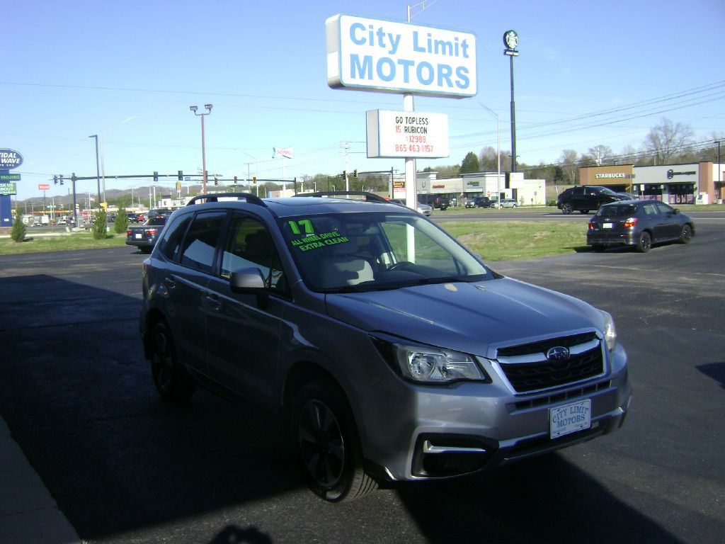 2017 Subaru Forester Image 1