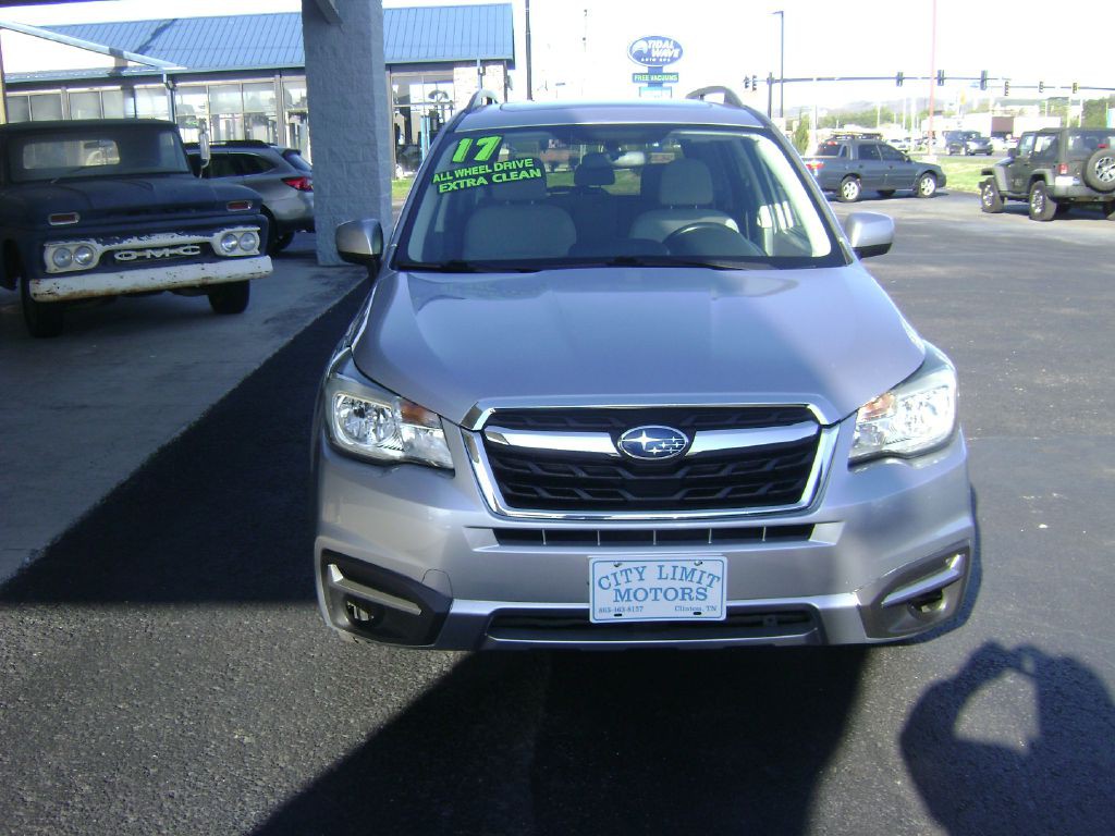 2017 Subaru Forester Image 2