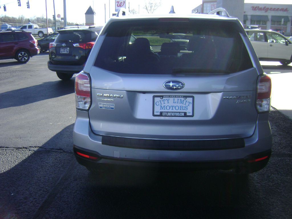 2017 Subaru Forester Image 6