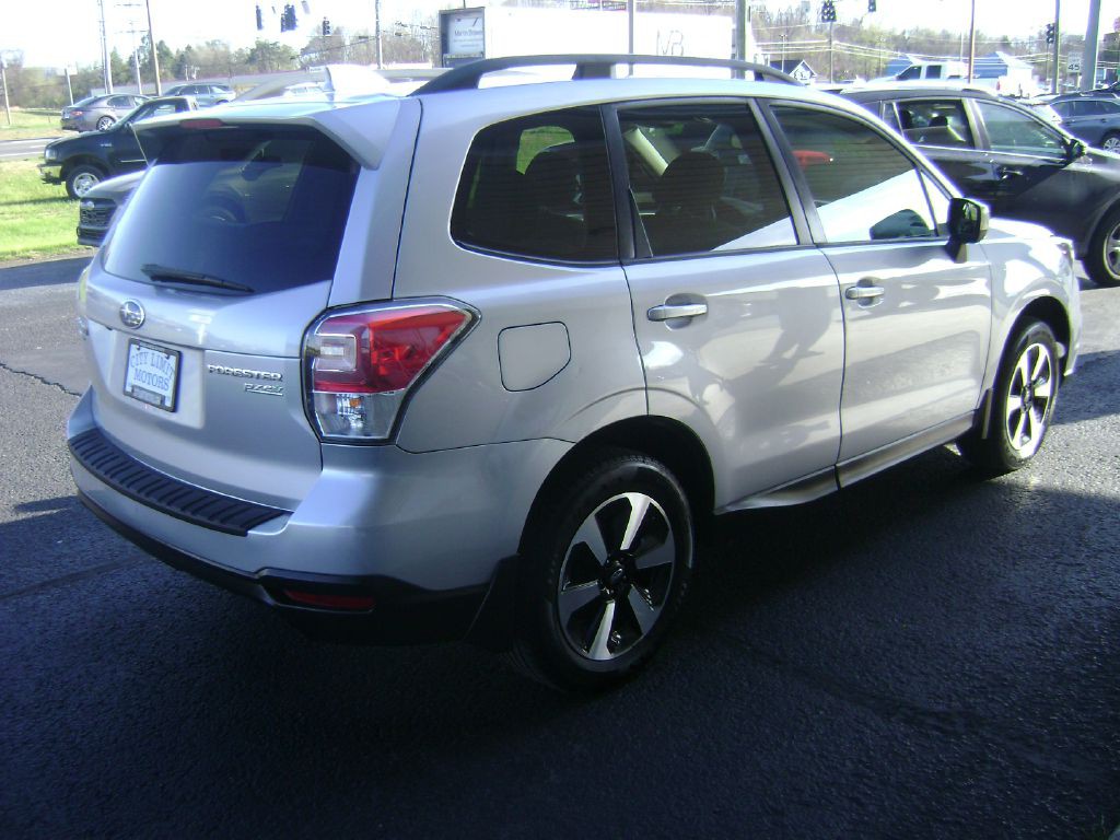 2017 Subaru Forester Image 7