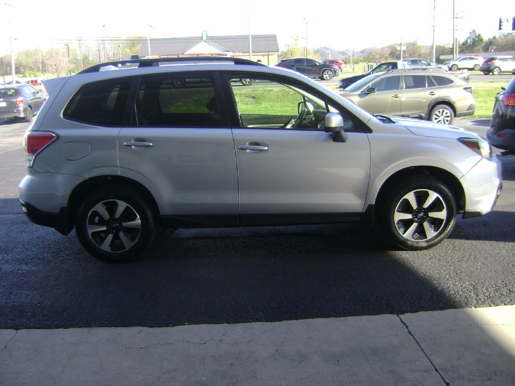2017 Subaru Forester Image 8