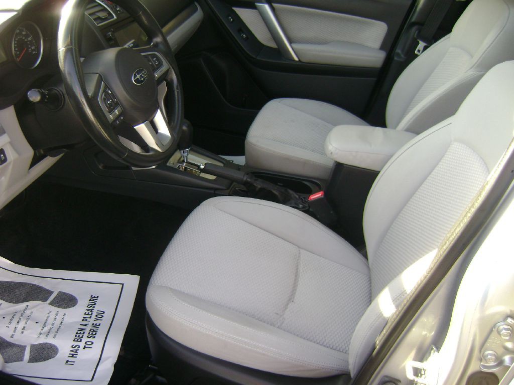 2017 Subaru Forester Image 9