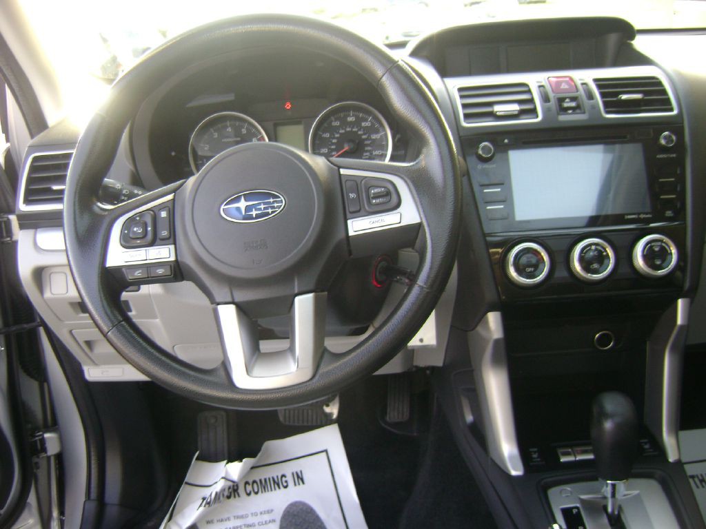 2017 Subaru Forester Image 14