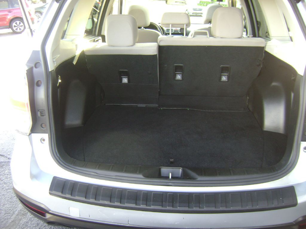 2017 Subaru Forester Image 15
