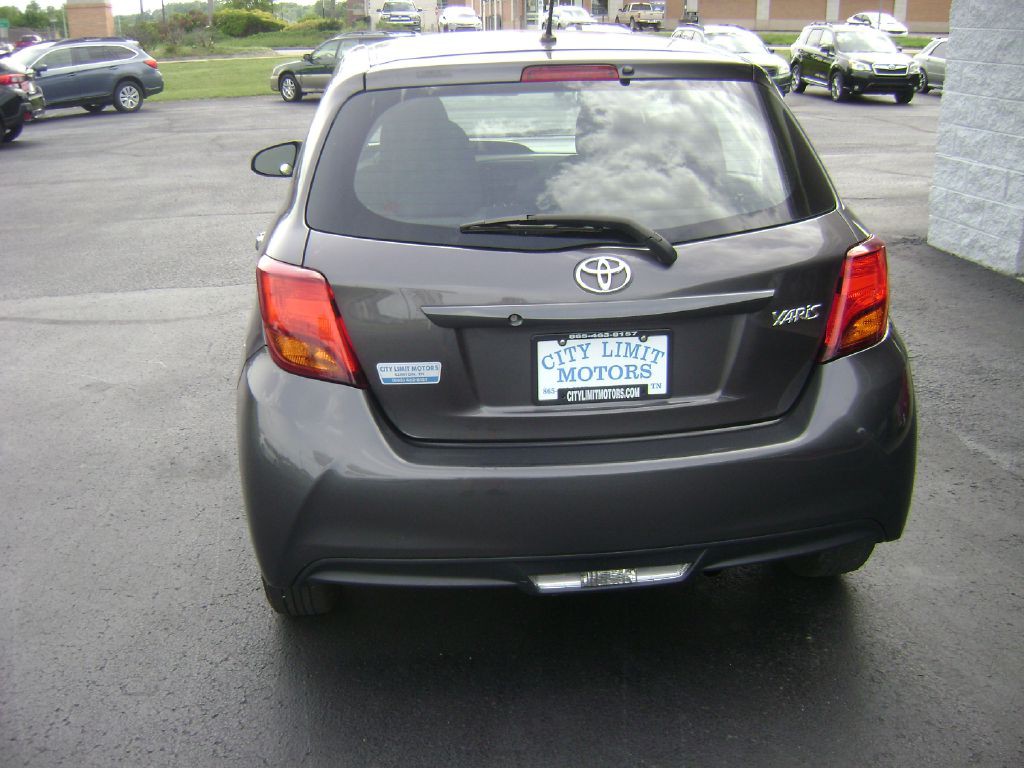 2017 Toyota Yaris Image 6