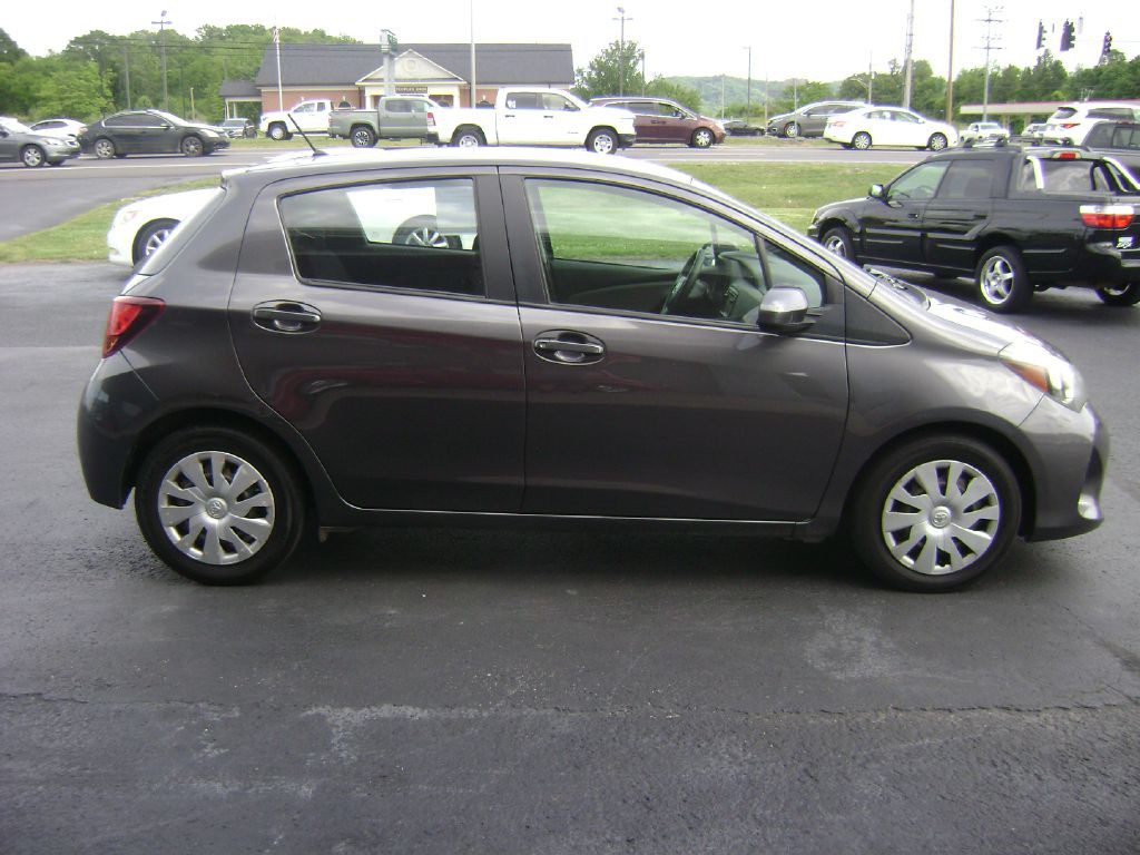 2017 Toyota Yaris Image 8