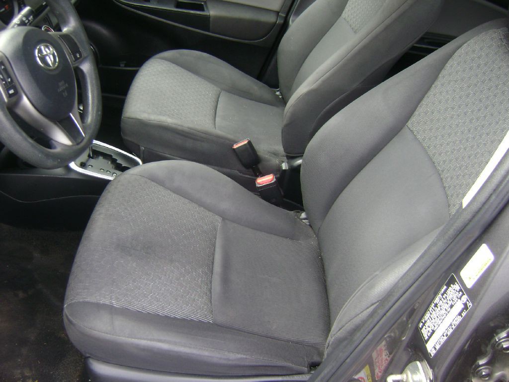 2017 Toyota Yaris Image 9