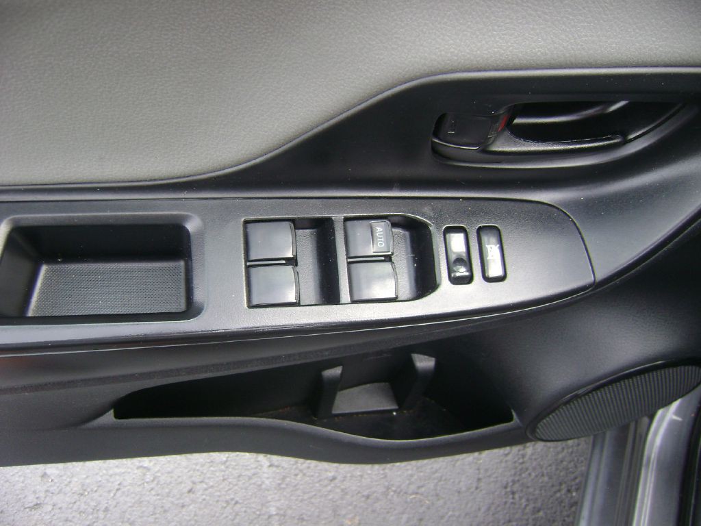 2017 Toyota Yaris Image 10