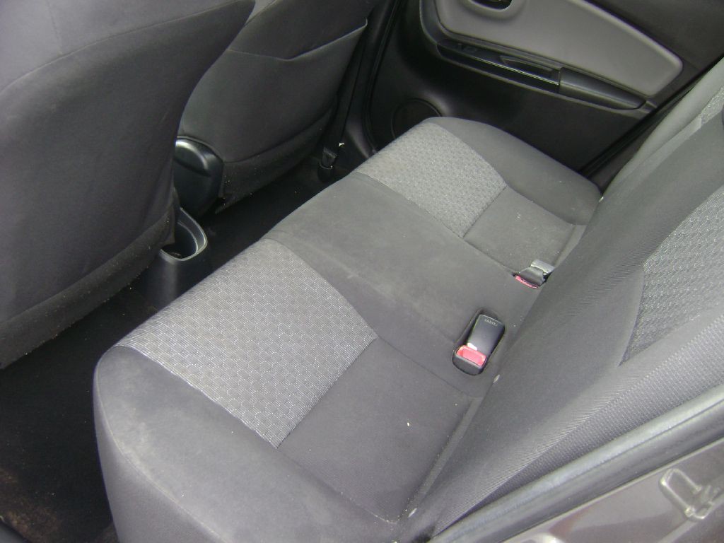 2017 Toyota Yaris Image 11