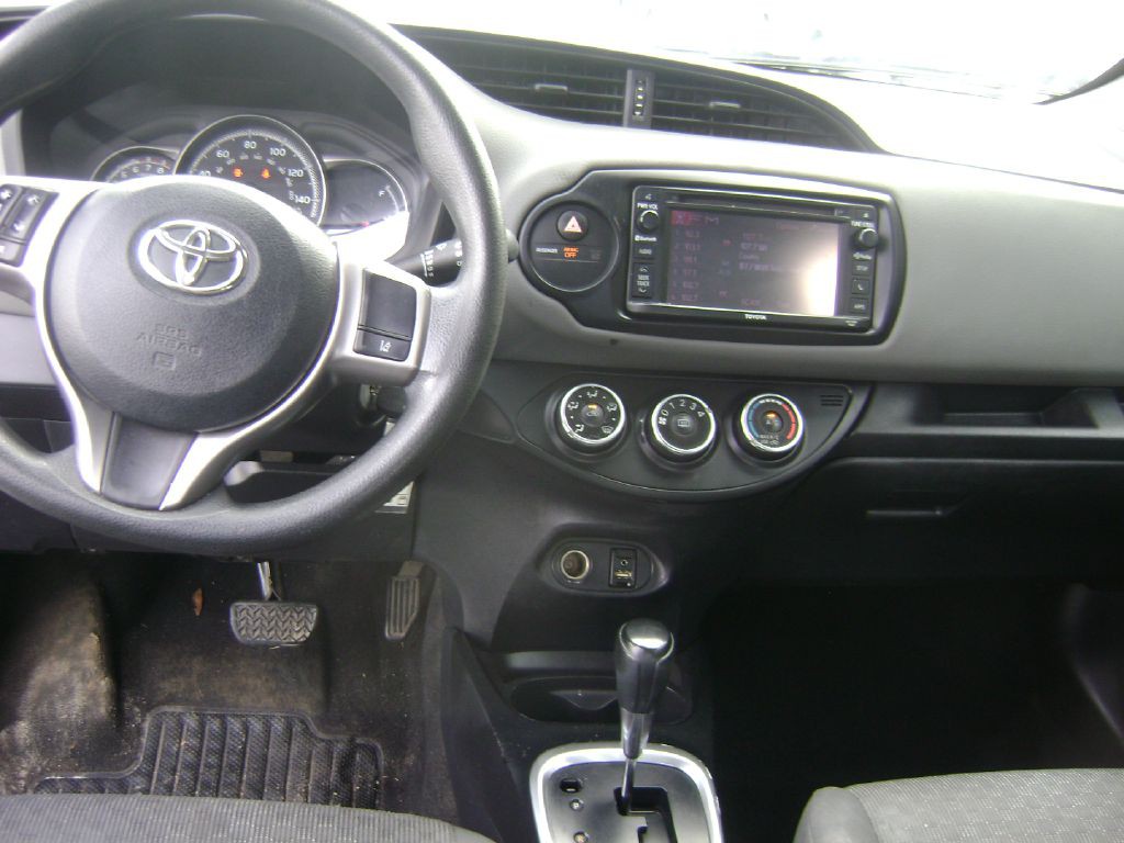 2017 Toyota Yaris Image 12