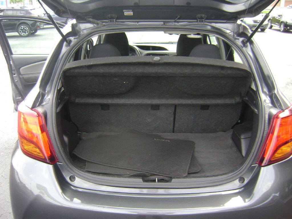 2017 Toyota Yaris Image 14