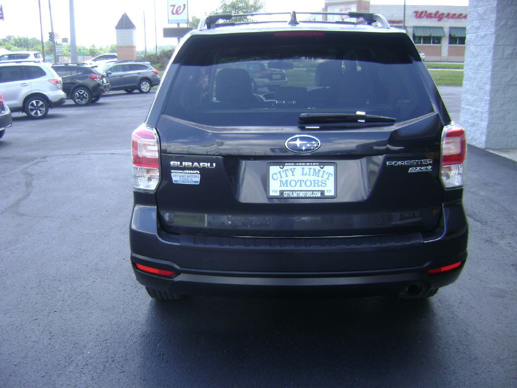 2017 Subaru Forester Image 6