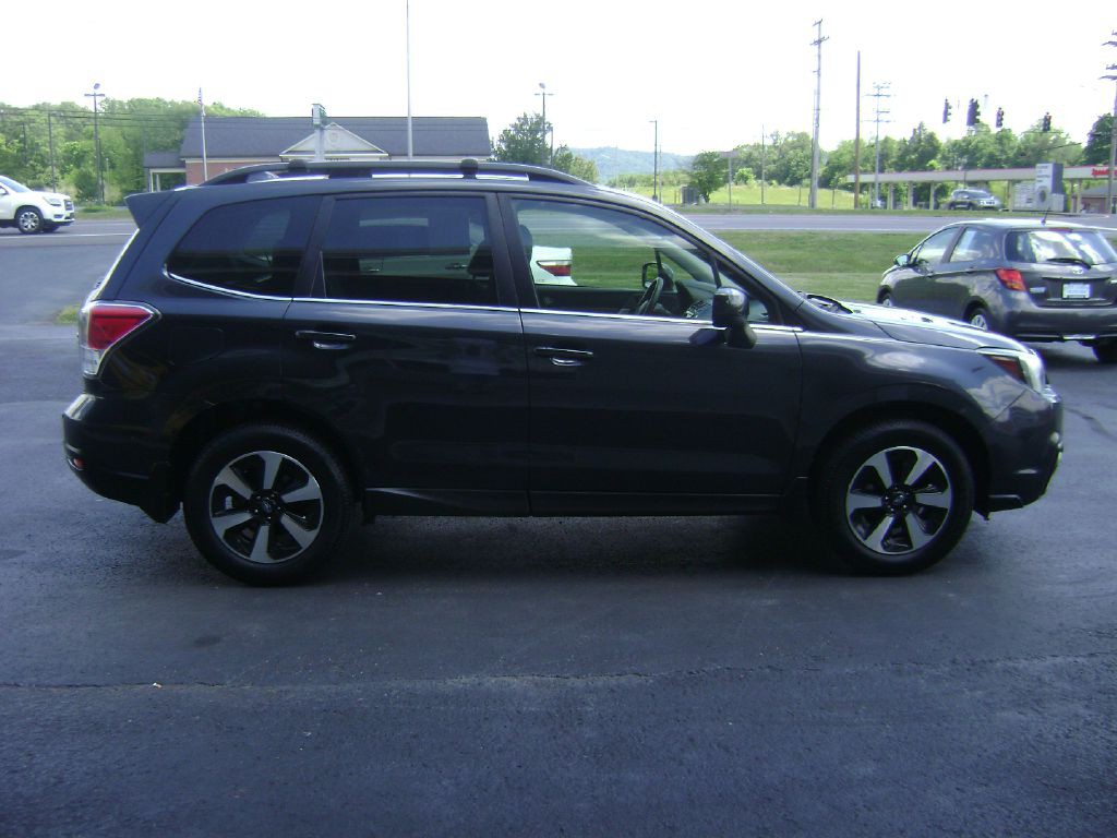 2017 Subaru Forester Image 8