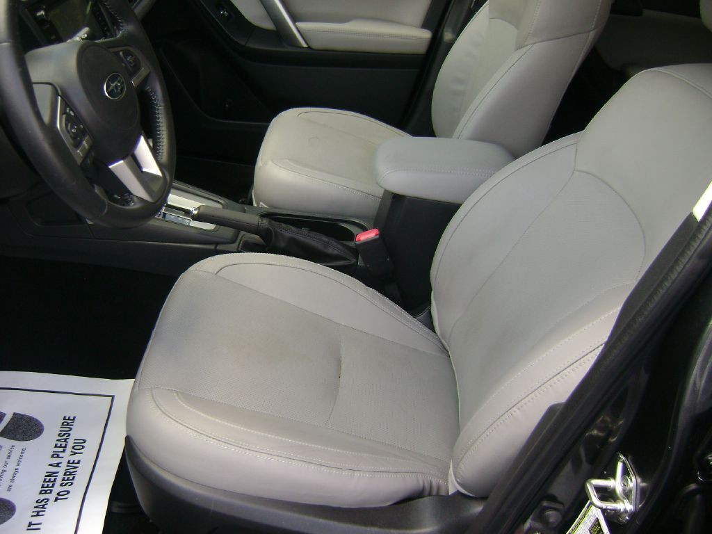 2017 Subaru Forester Image 9