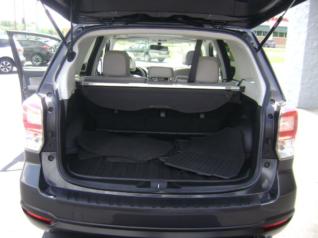 2017 Subaru Forester Image 16
