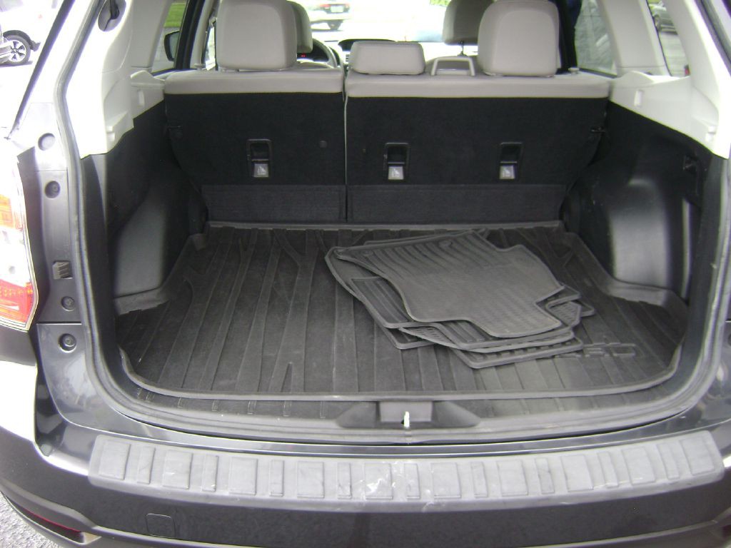 2016 Subaru Forester Image 16