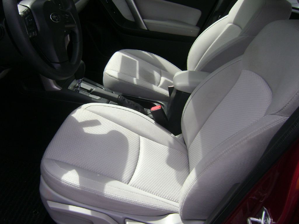 2016 Subaru Forester Image 9
