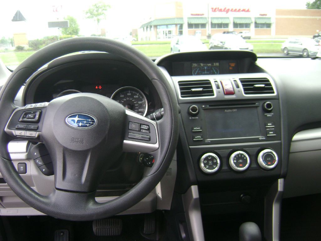 2016 Subaru Forester Image 12