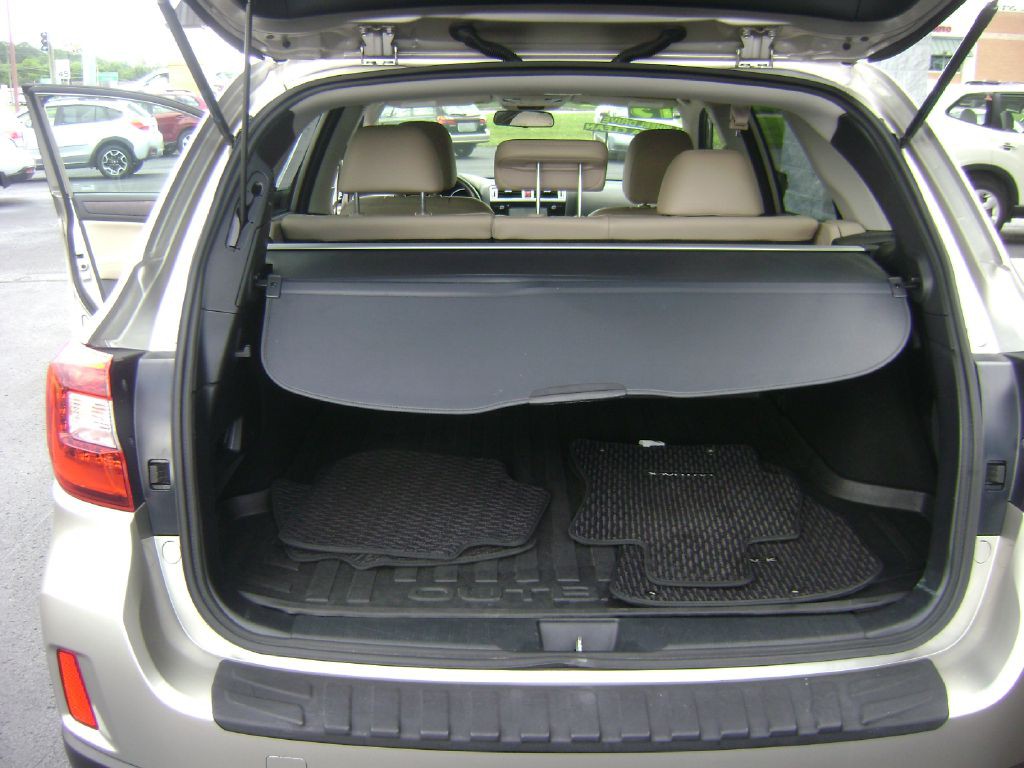 2015 Subaru Outback Image 16