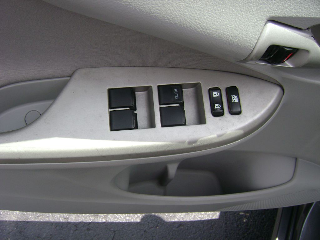2013 Toyota Corolla Image 10
