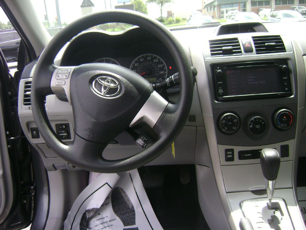 2013 Toyota Corolla Image 13